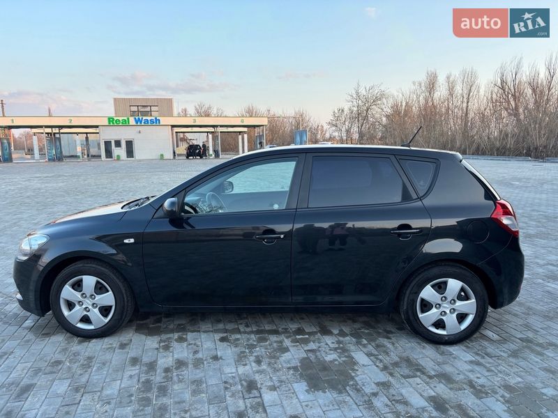 Хетчбек Kia Ceed 2011 в Хоролі