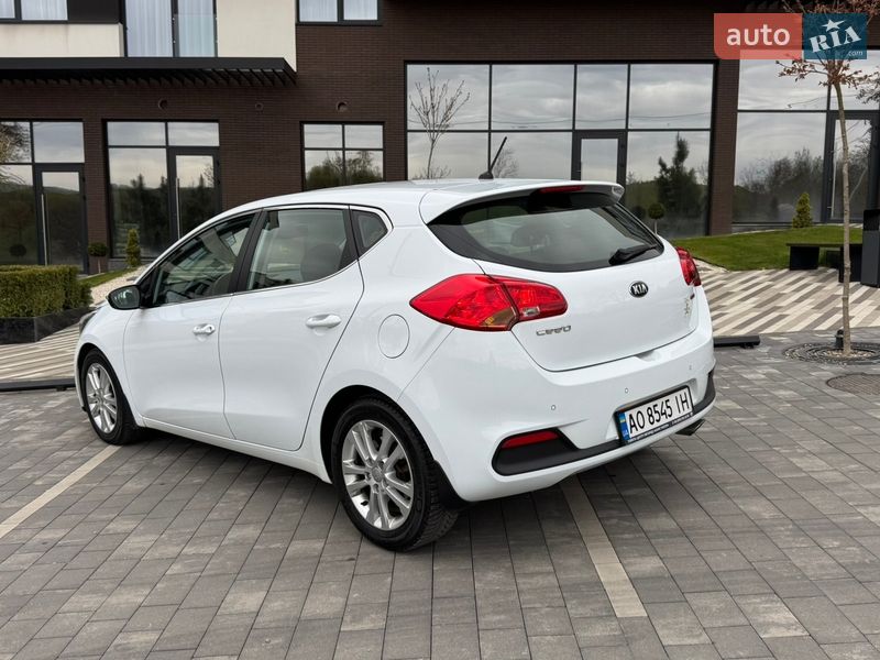 Хэтчбек Kia Ceed 2013 в Ужгороде