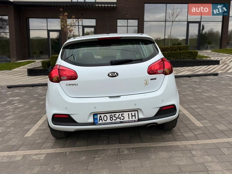 Хэтчбек Kia Ceed 2013 в Ужгороде