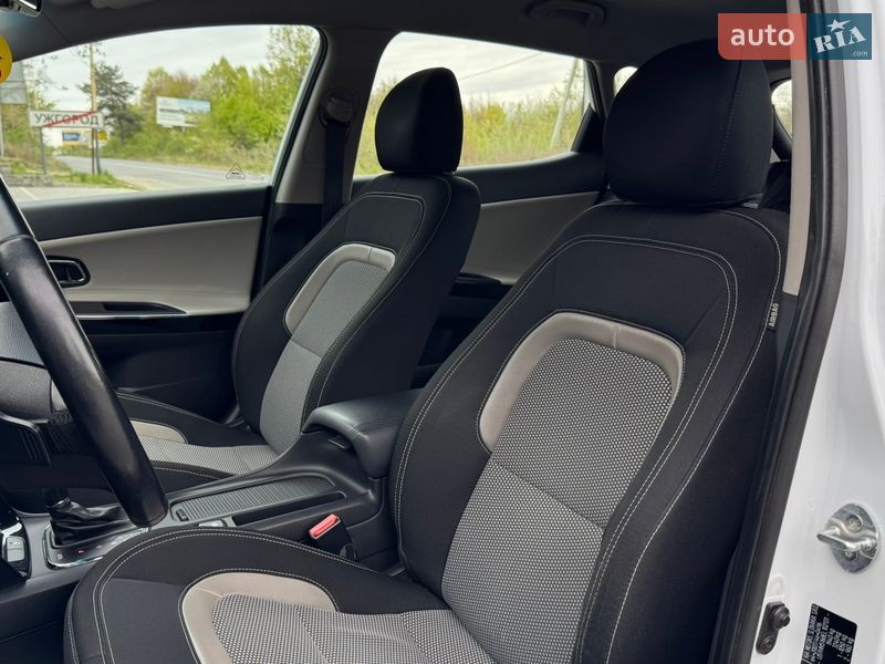 Хэтчбек Kia Ceed 2013 в Ужгороде