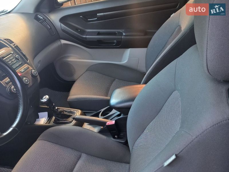 Хэтчбек Kia Ceed 2008 в Кременчуге