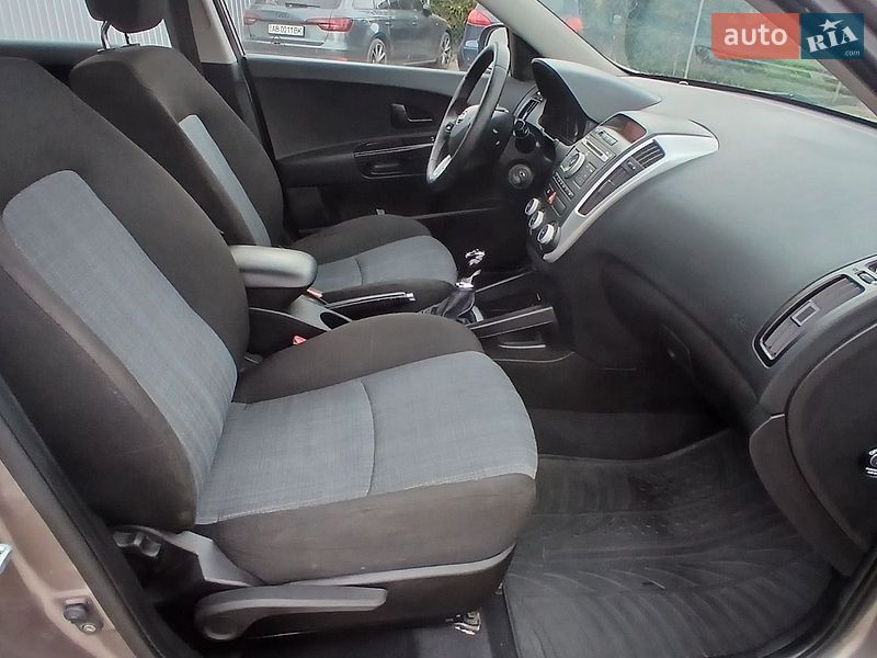 Универсал Kia Ceed 2009 в Хмельнике