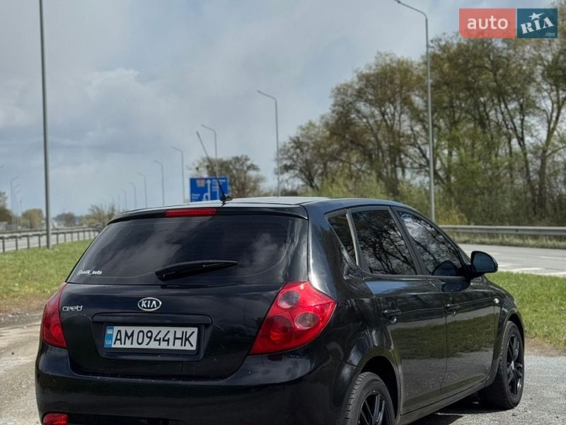 Хэтчбек Kia Ceed 2007 в Звягеле