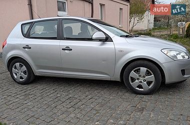 Хэтчбек Kia Ceed 2007 в Черняхове