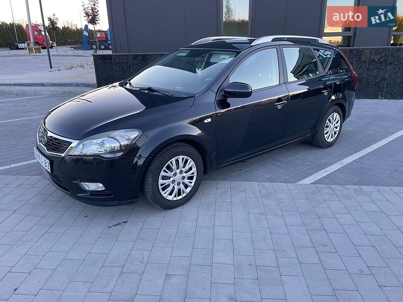 Универсал Kia Ceed 2012 в Городке