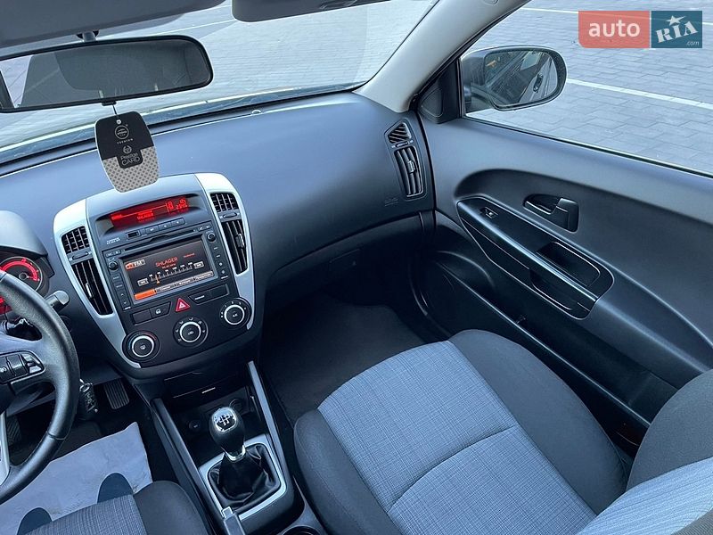 Универсал Kia Ceed 2012 в Городке