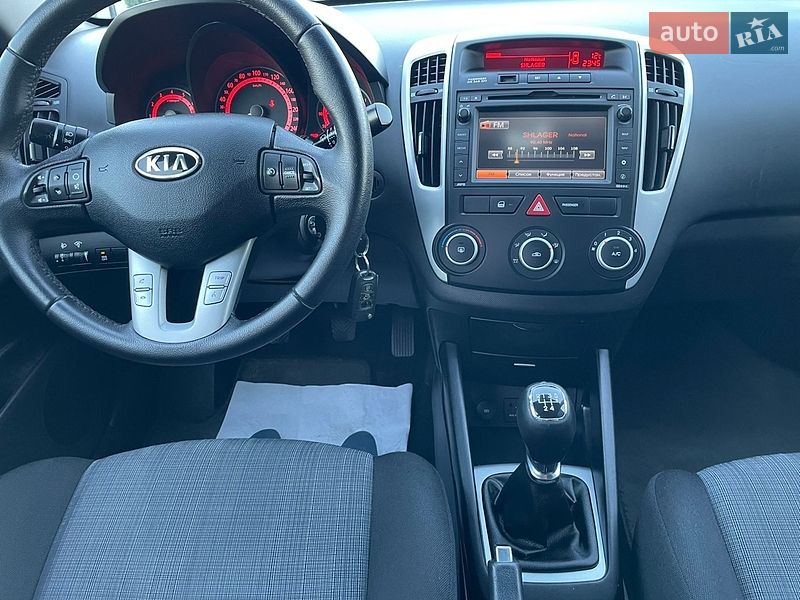 Универсал Kia Ceed 2012 в Городке