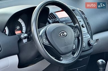 Хэтчбек Kia Ceed 2009 в Киеве