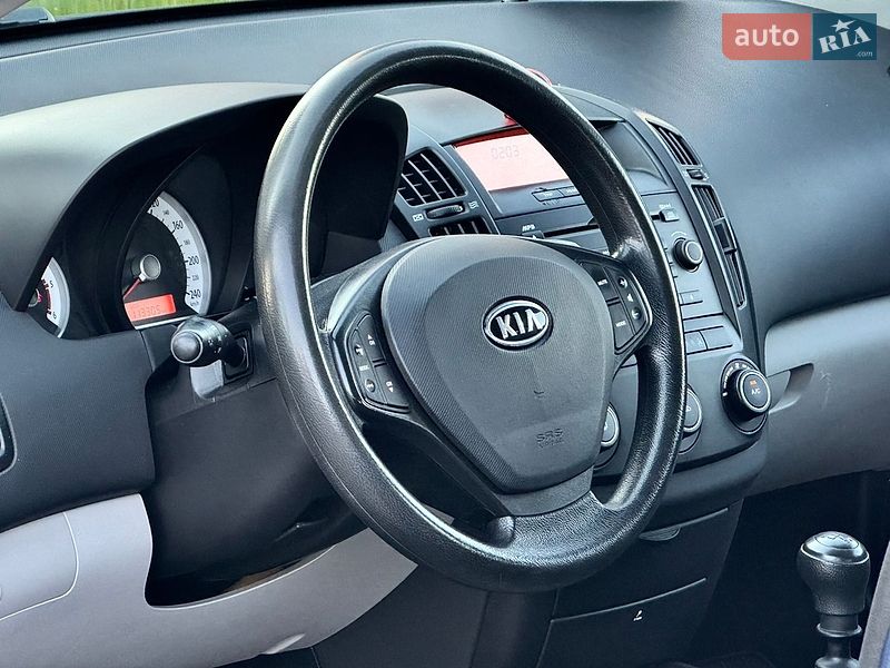 Хэтчбек Kia Ceed 2009 в Киеве