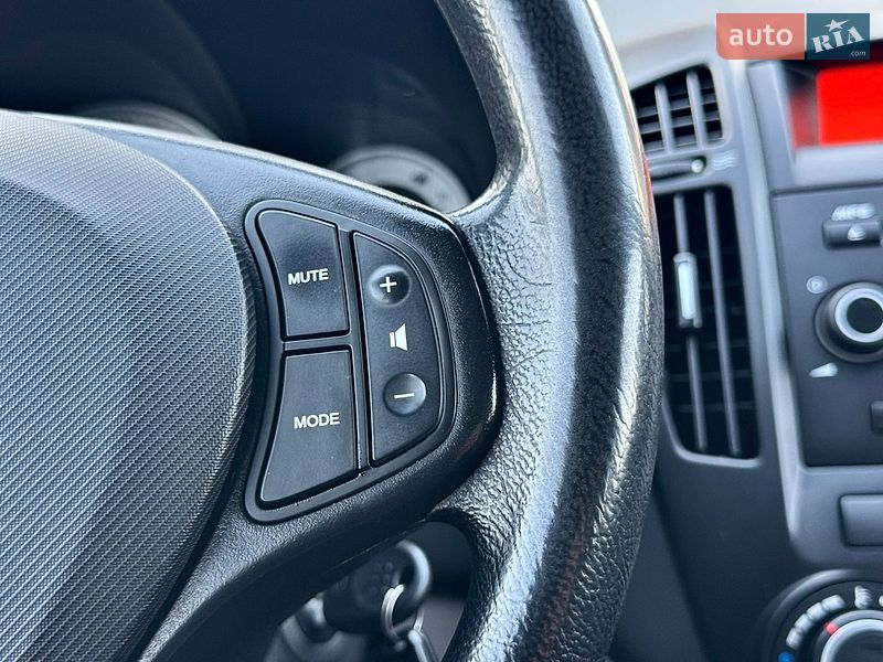 Хэтчбек Kia Ceed 2009 в Киеве