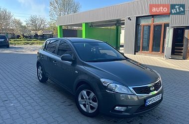 Хэтчбек Kia Ceed 2011 в Ладыжине