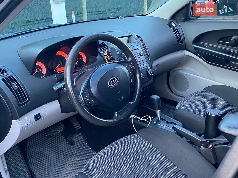 Хэтчбек Kia Ceed 2008 в Львове