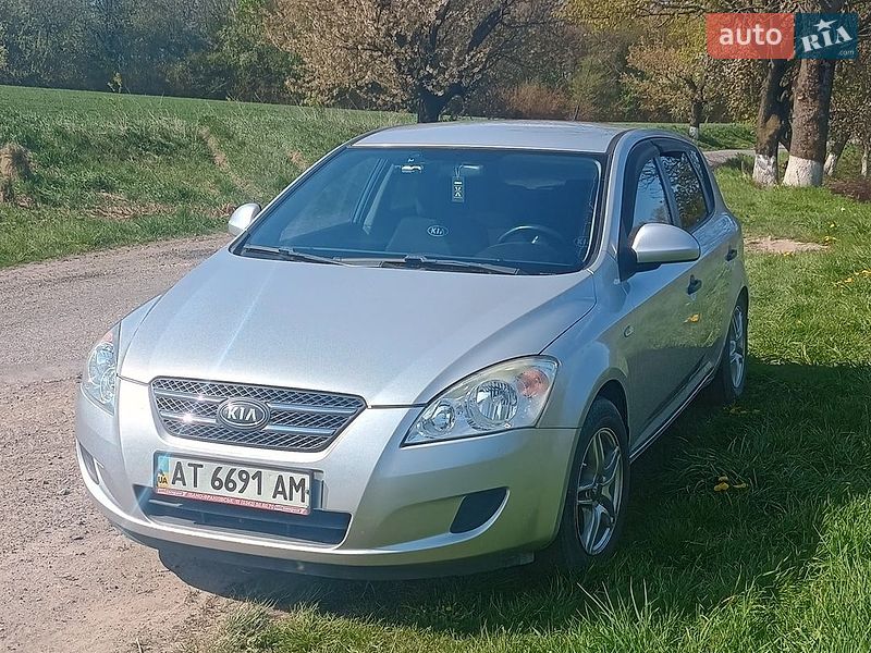 Хэтчбек Kia Ceed 2008 в Бурштыне