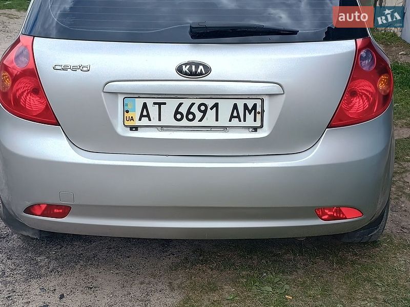Хэтчбек Kia Ceed 2008 в Бурштыне