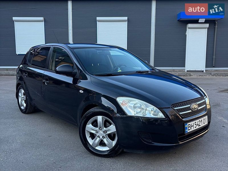 Хэтчбек Kia Ceed 2008 в Одессе