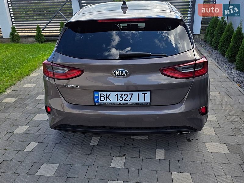 Хэтчбек Kia Ceed 2019 в Сарнах