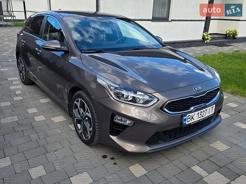 Хэтчбек Kia Ceed 2019 в Сарнах