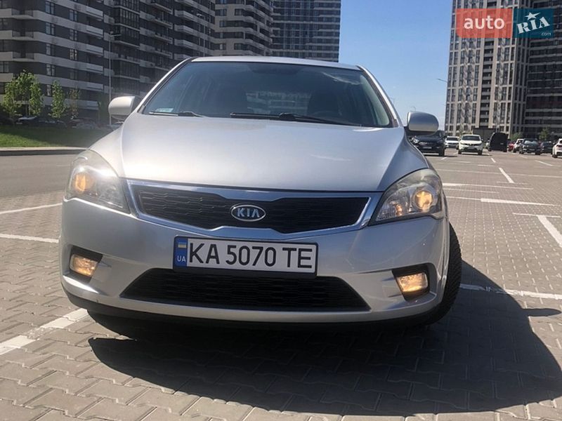 Хэтчбек Kia Ceed 2009 в Киеве