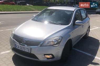 Хэтчбек Kia Ceed 2009 в Киеве