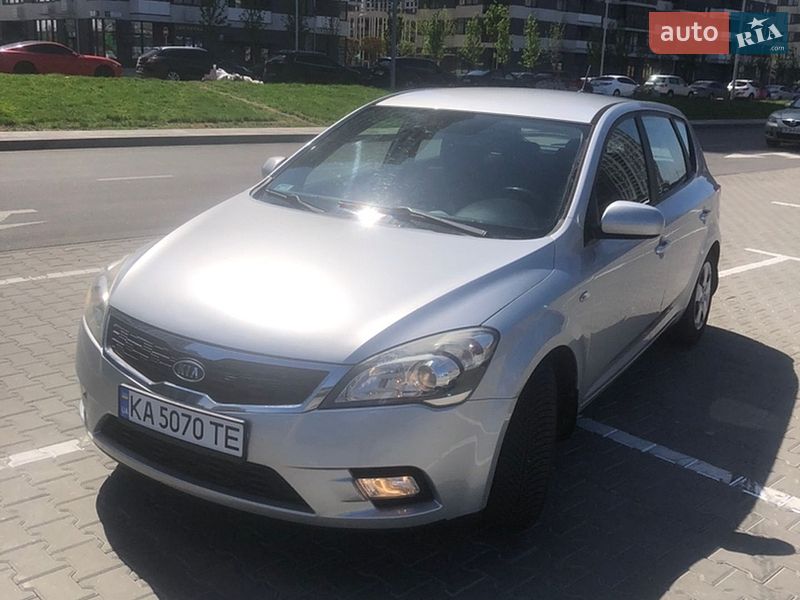 Хэтчбек Kia Ceed 2009 в Киеве