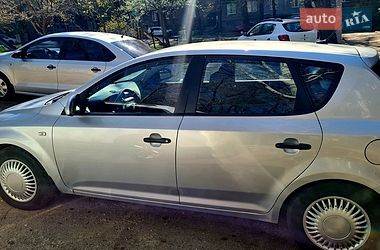 Хэтчбек Kia Ceed 2008 в Запорожье