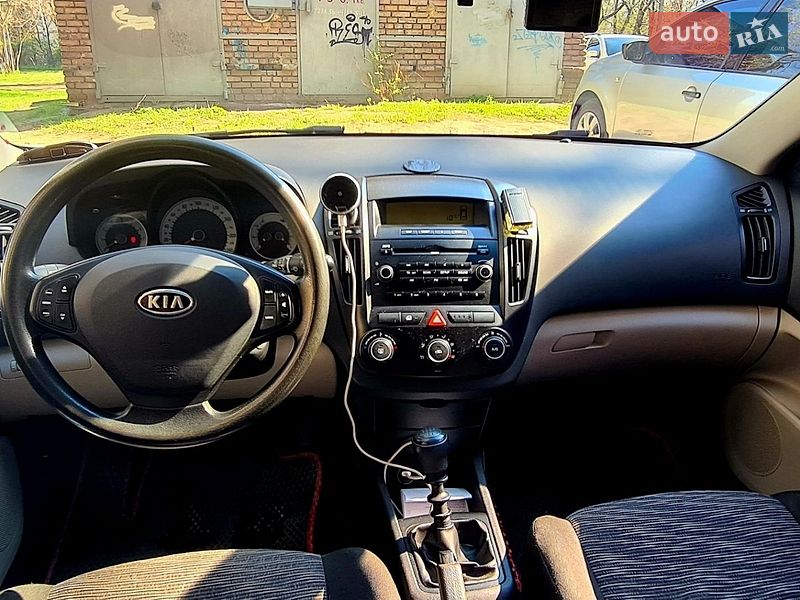 Хэтчбек Kia Ceed 2008 в Запорожье