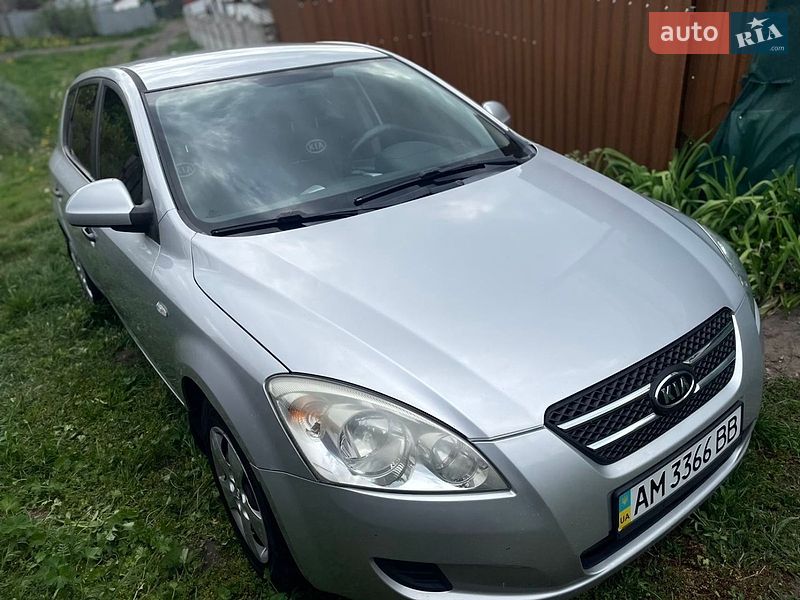 Хэтчбек Kia Ceed 2008 в Новогуйвинском