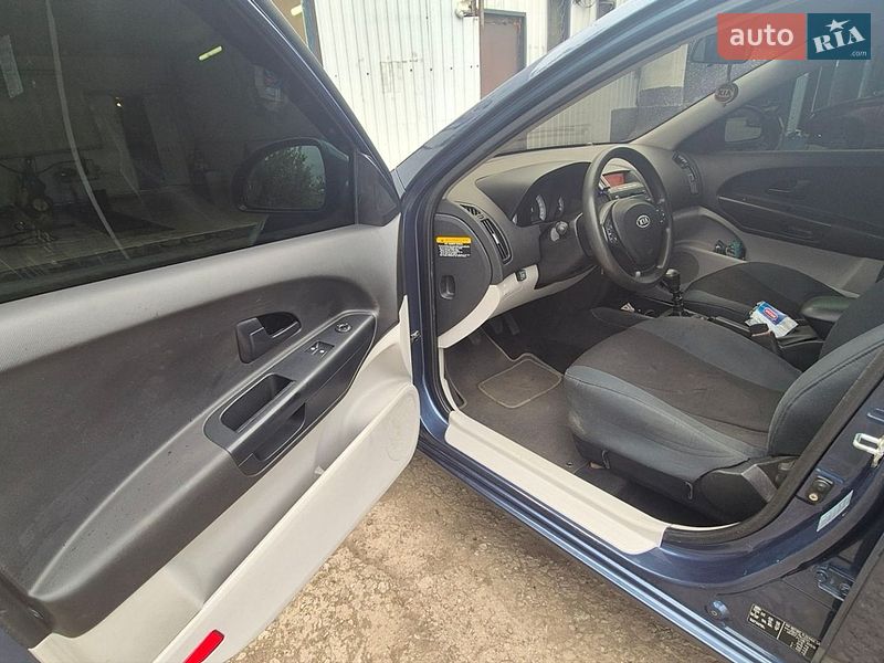 Хэтчбек Kia Ceed 2008 в Чугуеве