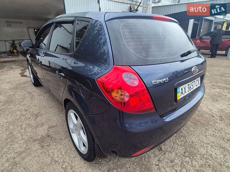 Хэтчбек Kia Ceed 2008 в Чугуеве