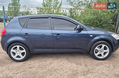 Хэтчбек Kia Ceed 2008 в Чугуеве