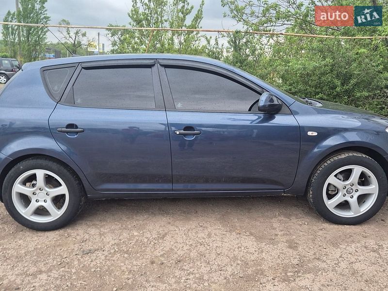 Хэтчбек Kia Ceed 2008 в Чугуеве