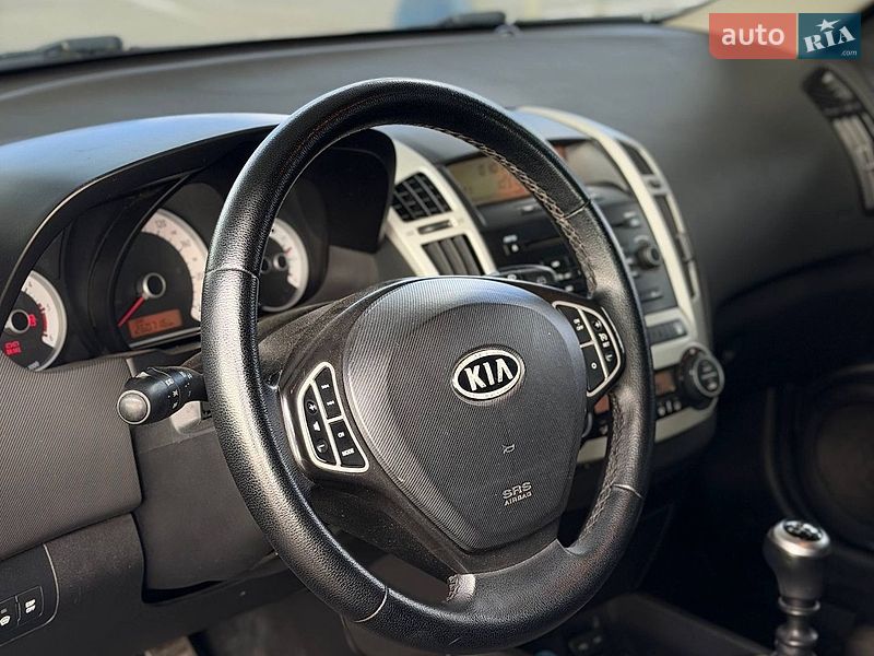Универсал Kia Ceed 2007 в Запорожье
