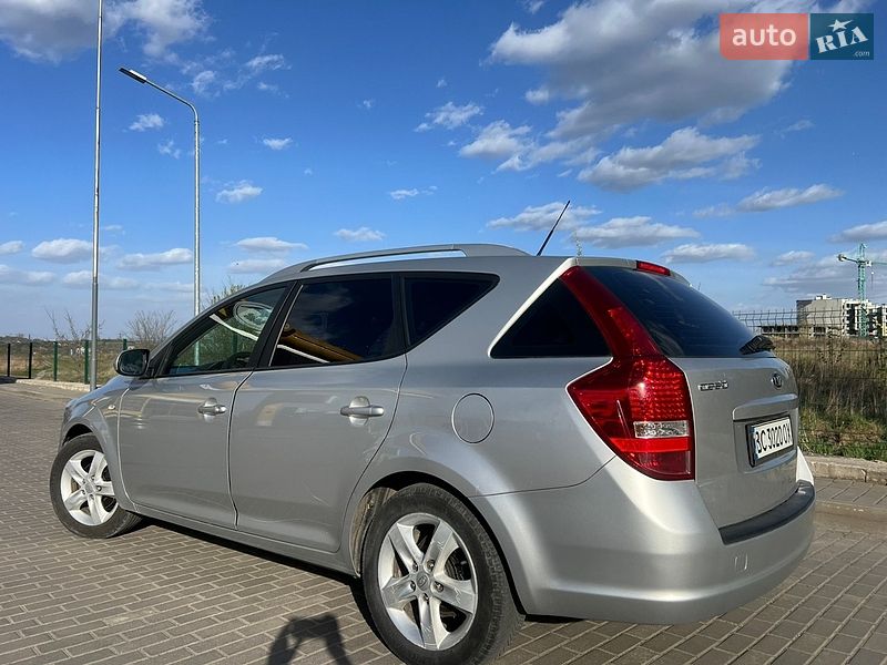 Универсал Kia Ceed 2010 в Ровно фото 5 Универсал Kia Ceed 2010 в Ровно
