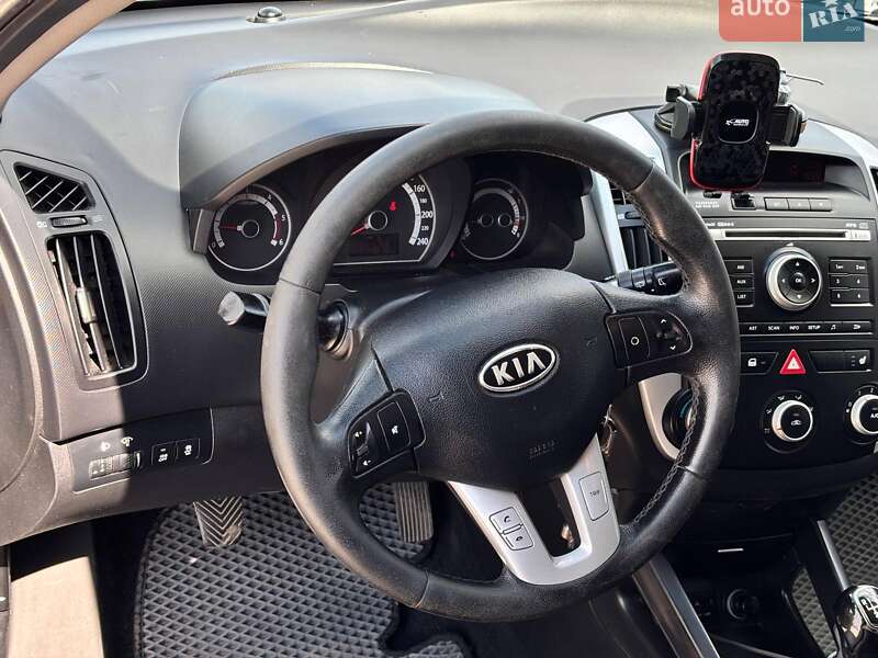 Универсал Kia Ceed 2010 в Львове