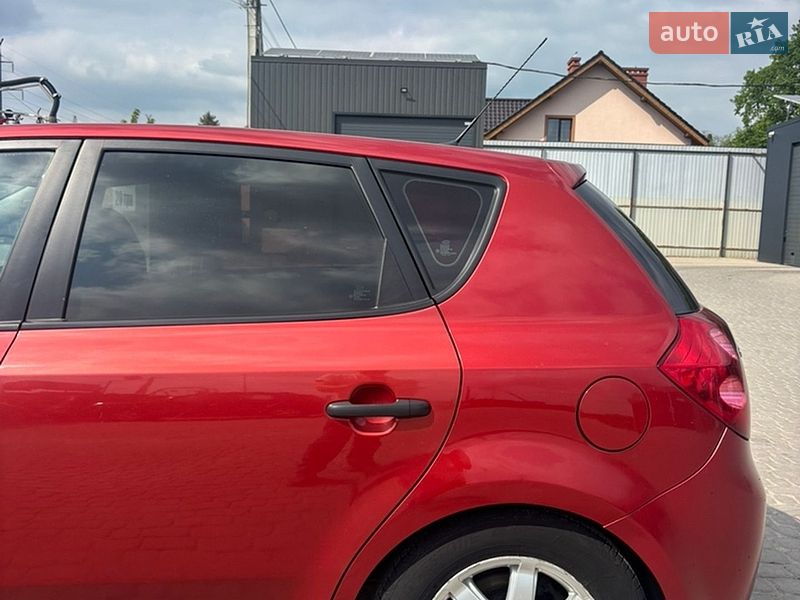Хэтчбек Kia Ceed 2008 в Львове