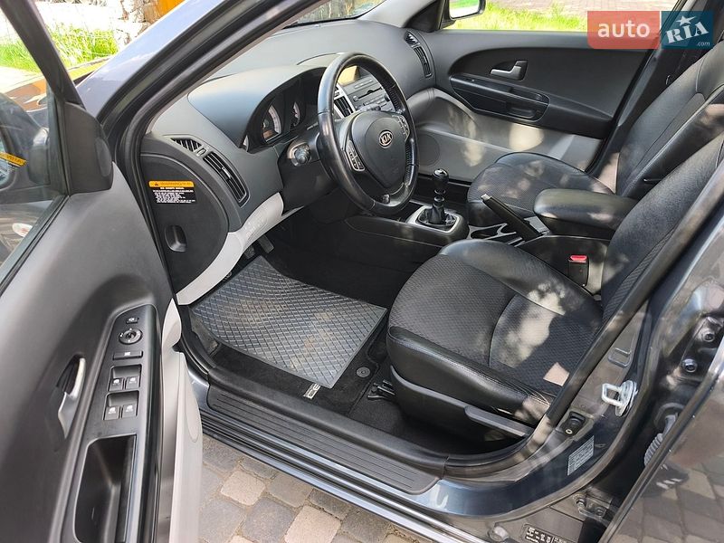 Универсал Kia Ceed 2010 в Полтаве