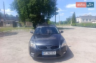 Хэтчбек Kia Ceed 2012 в Рогатине