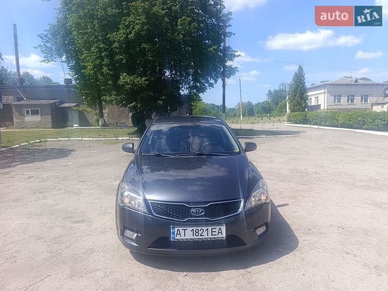 Хэтчбек Kia Ceed 2012 в Рогатине