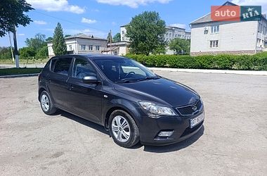 Хэтчбек Kia Ceed 2012 в Рогатине