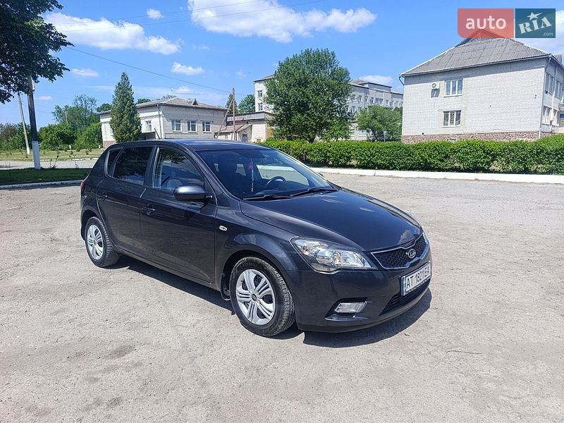 Хэтчбек Kia Ceed 2012 в Рогатине