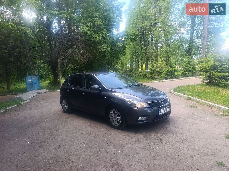 Хэтчбек Kia Ceed 2012 в Рогатине