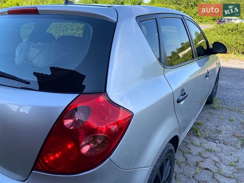 Хэтчбек Kia Ceed 2007 в Ярмолинцах