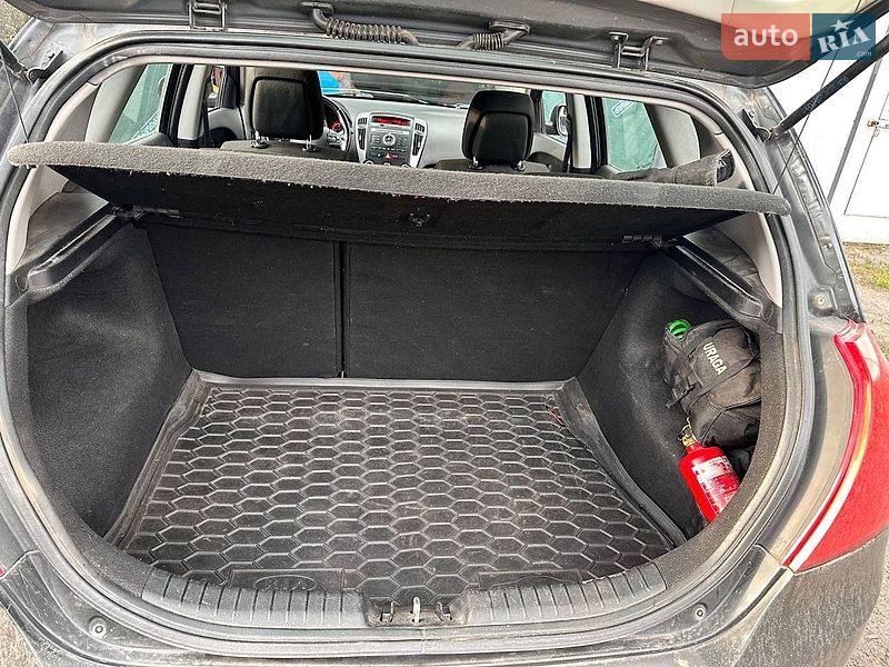 Хэтчбек Kia Ceed 2011 в Днепре