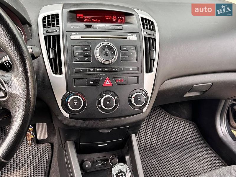 Хэтчбек Kia Ceed 2011 в Днепре