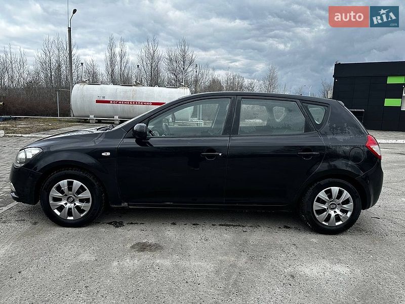 Хэтчбек Kia Ceed 2011 в Днепре