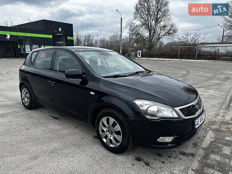 Хэтчбек Kia Ceed 2011 в Днепре