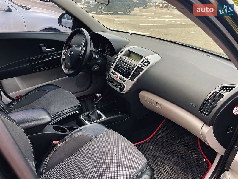 Хэтчбек Kia Ceed 2008 в Одессе