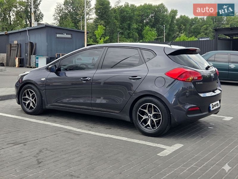 Хэтчбек Kia Ceed 2013 в Днепре