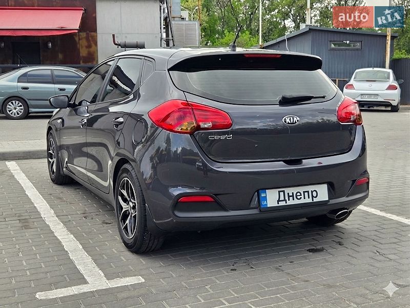 Хэтчбек Kia Ceed 2013 в Днепре