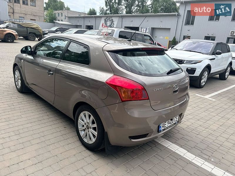 Хэтчбек Kia Ceed 2008 в Днепре